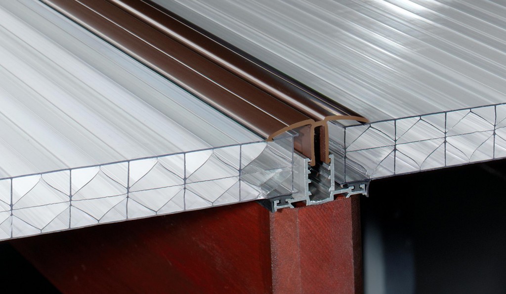 The Advantages and Disadvantages of Polycarbonate Roofing